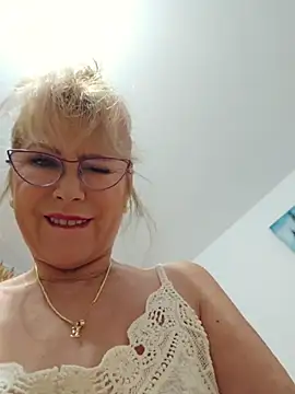 Snapshot of elacoquette chatting on 06.29.26 elacoquette online show from 06.29.26