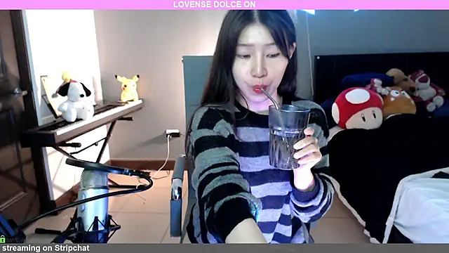 Snapshot of minarocket_ chatting on 12.27.24 minarocket online show from 12.27.24