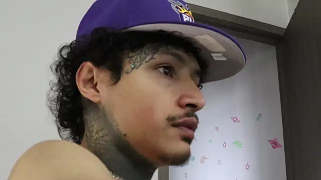 Snapshot of trieone chatting on 10.22.25 trieone online show from 10.22.25