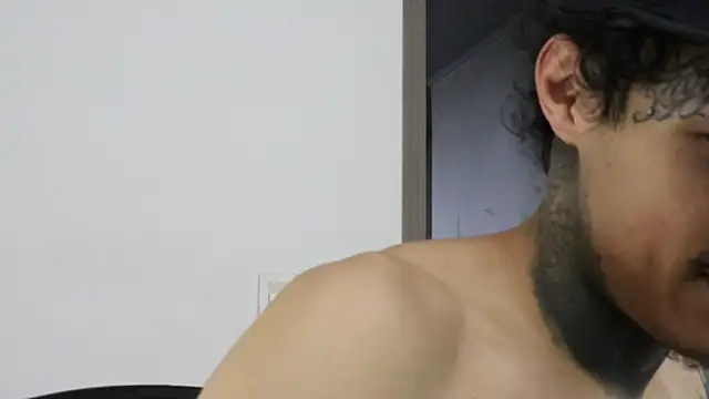 Snapshot of trieone chatting on 10.26.25 trieone online show from 10.26.25