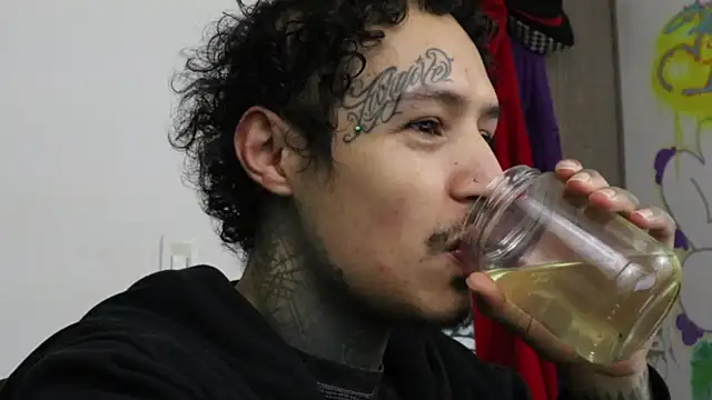 Snapshot of trieone chatting on 10.30.25 trieone online show from 10.30.25