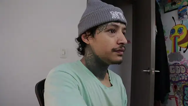 Snapshot of trieone chatting on 12.02.25 trieone online show from 12.02.25