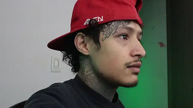 Snapshot of trieone chatting on 12.15.25 trieone online show from 12.15.25