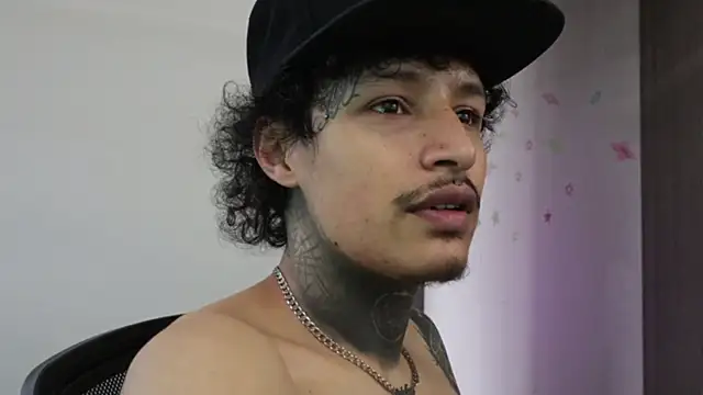 Snapshot of trieone chatting on 12.18.25 trieone online show from 12.18.25