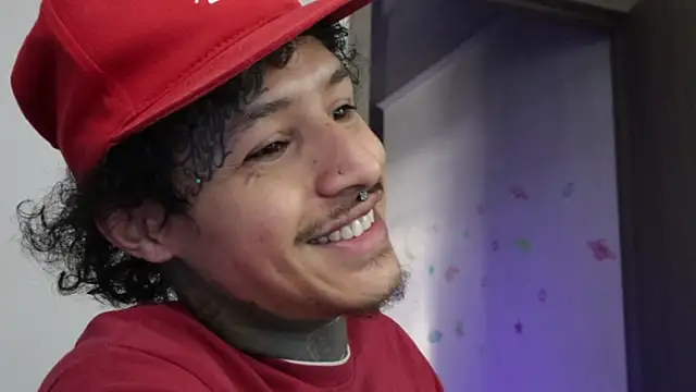 Snapshot of trieone chatting on 12.22.25 trieone online show from 12.22.25