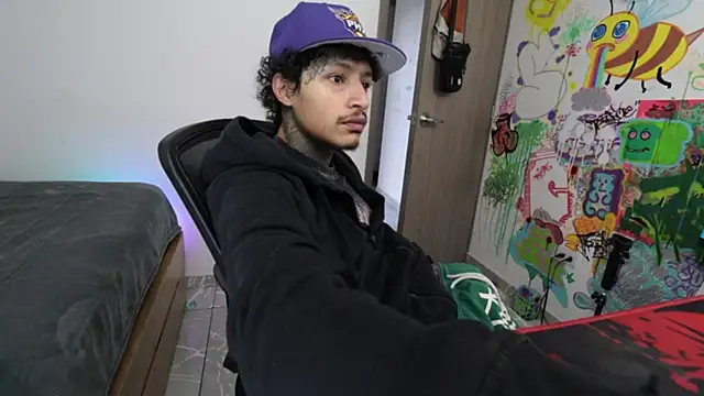 Snapshot of trieone chatting on 02.13.26 trieone online show from 02.13.26