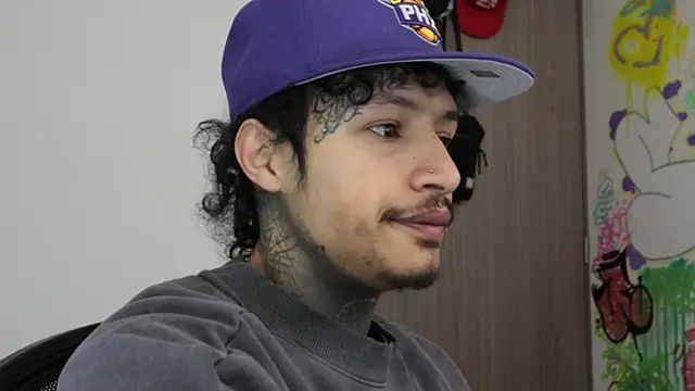 Snapshot of trieone chatting on 02.21.26 trieone online show from 02.21.26