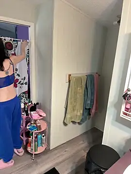 lolabunny9 online show from 12.14.25