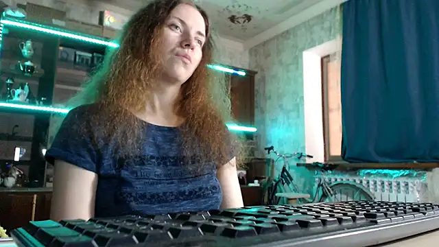 Snapshot of pa1e_pr1ncess chatting on 05.18.26 pa1e pr1ncess online show from 05.18.26