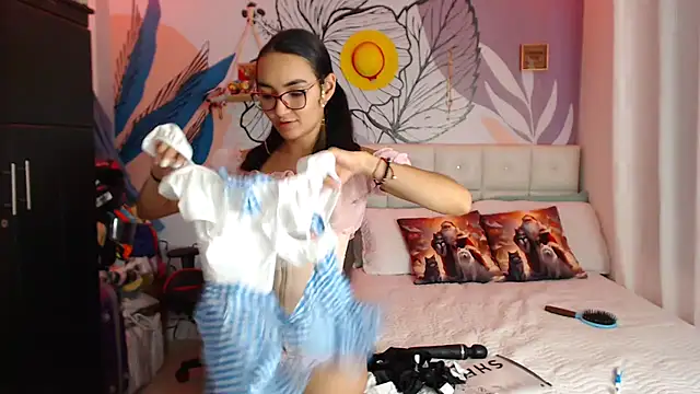 LinzyBaner online show from 12.17.24