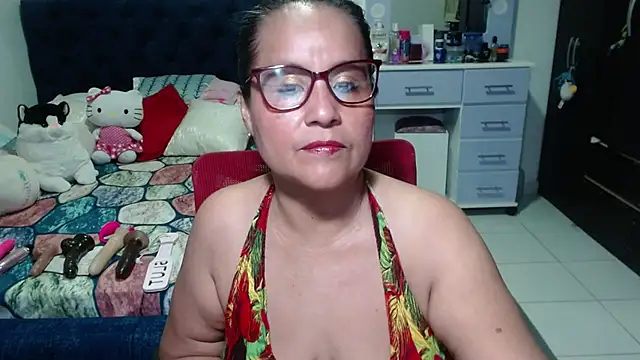 Snapshot of pervert_mommy_ chatting on 10.29.25 pervert mommy online show from 10.29.25