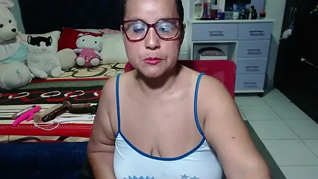 Snapshot of pervert_mommy_ chatting on 11.19.25 pervert mommy online show from 11.19.25