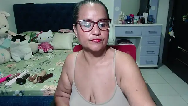 Snapshot of pervert_mommy_ chatting on 12.03.25 pervert mommy online show from 12.03.25