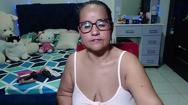 Snapshot of pervert_mommy_ chatting on 12.19.25 pervert mommy online show from 12.19.25