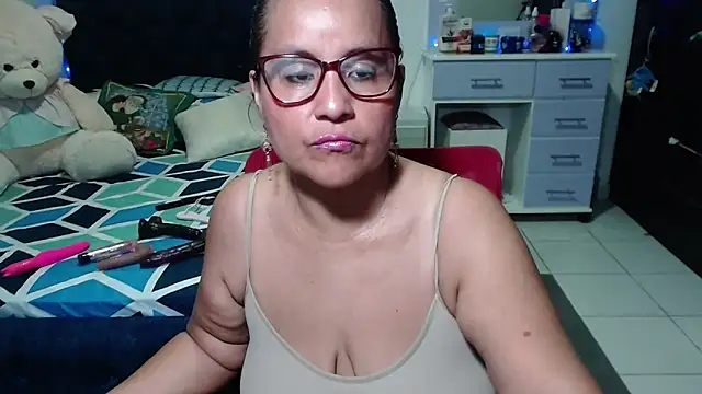 Snapshot of pervert_mommy_ chatting on 12.20.25 pervert mommy online show from 12.20.25