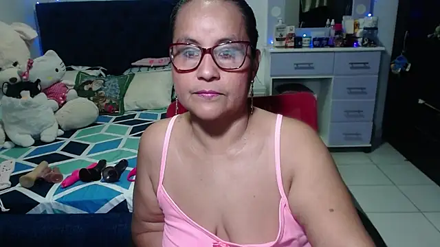 Snapshot of pervert_mommy_ chatting on 12.21.25 pervert mommy online show from 12.21.25