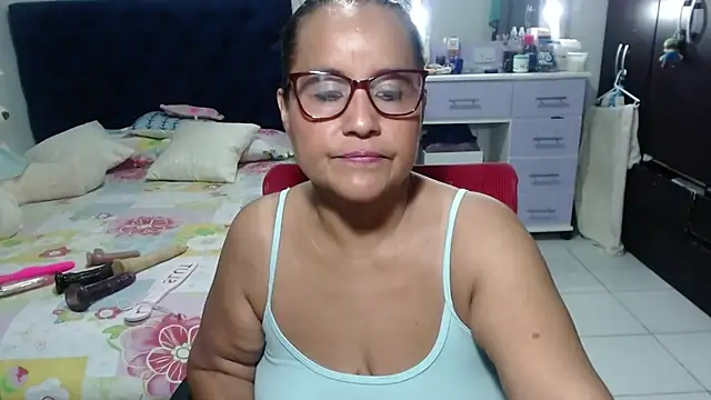 Snapshot of pervert_mommy_ chatting on 02.13.26 pervert mommy online show from 02.13.26