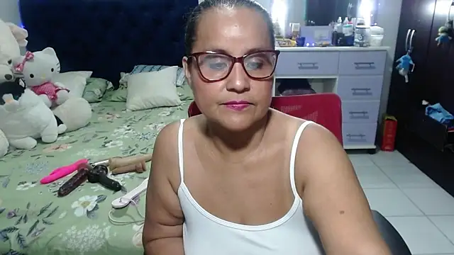 Snapshot of pervert_mommy_ chatting on 02.18.26 pervert mommy online show from 02.18.26