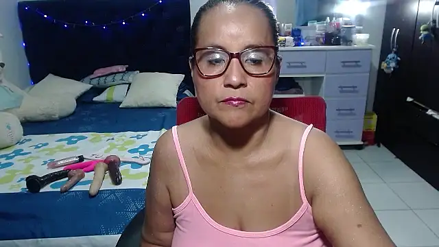 Snapshot of pervert_mommy_ chatting on 03.09.26 pervert mommy online show from 03.09.26