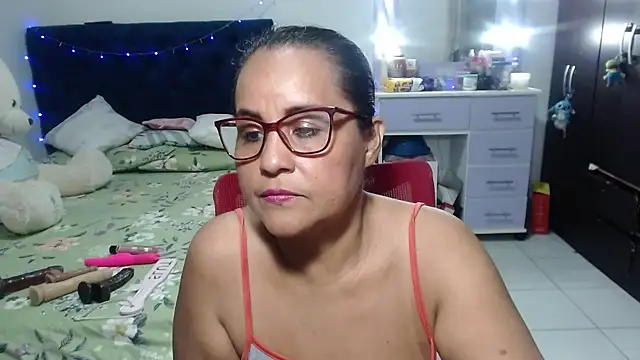 Snapshot of pervert_mommy_ chatting on 03.14.26 pervert mommy online show from 03.14.26