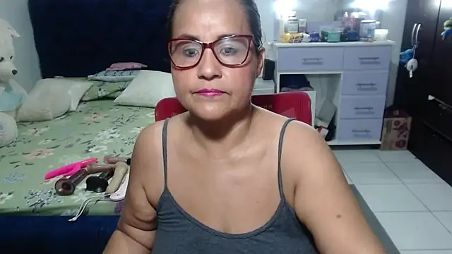 Snapshot of pervert_mommy_ chatting on 03.16.26 pervert mommy online show from 03.16.26