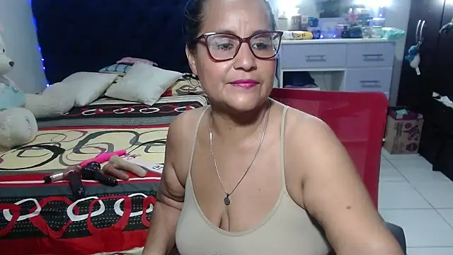 Snapshot of pervert_mommy_ chatting on 03.26.26 pervert mommy online show from 03.26.26