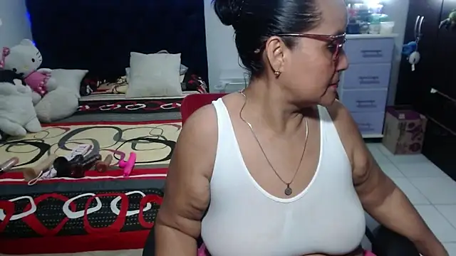 Snapshot of pervert_mommy_ chatting on 03.29.26 pervert mommy online show from 03.29.26