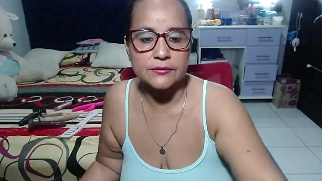 Snapshot of pervert_mommy_ chatting on 04.01.26 pervert mommy online show from 04.01.26