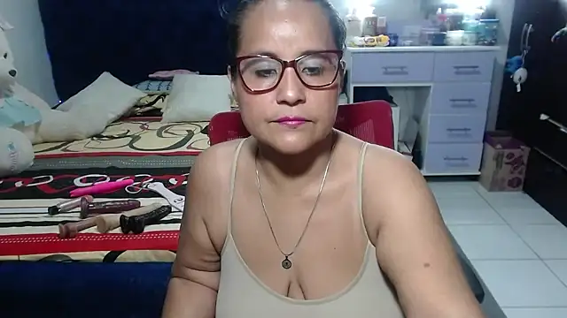 Snapshot of pervert_mommy_ chatting on 04.02.26 pervert mommy online show from 04.02.26