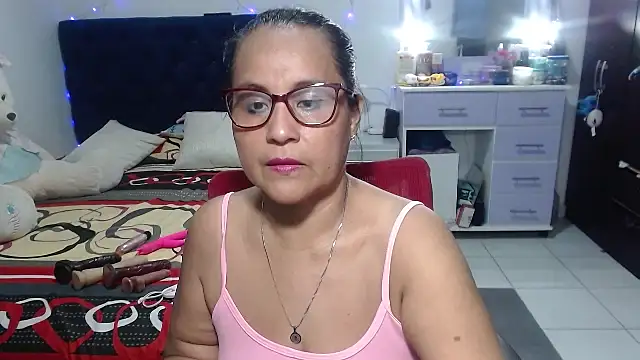Snapshot of pervert_mommy_ chatting on 04.03.26 pervert mommy online show from 04.03.26