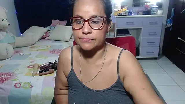 Snapshot of pervert_mommy_ chatting on 04.23.26 pervert mommy online show from 04.23.26