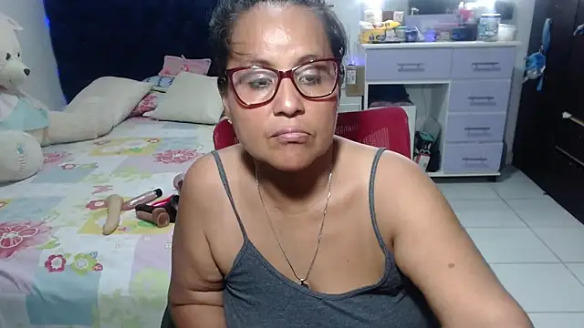 Snapshot of pervert_mommy_ chatting on 04.23.26 pervert mommy online show from 04.23.26