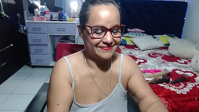 Snapshot of pervert_mommy_ chatting on 05.27.26 pervert mommy online show from 05.27.26