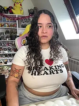 Snapshot of Sweet_sully__ chatting on 12.22.24 Sweet sully   online show from 12.22.24