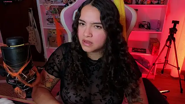 Snapshot of Sweet_sully__ chatting on 10.18.25 Sweet sully   online show from 10.18.25