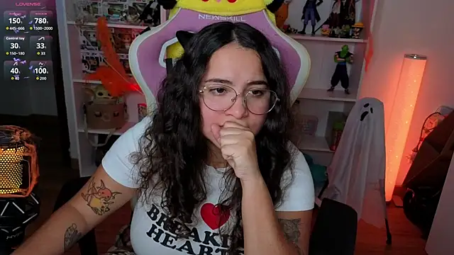 Snapshot of Sweet_sully__ chatting on 10.29.25 Sweet sully   online show from 10.29.25