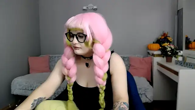 Estheri online show from 11.25.25