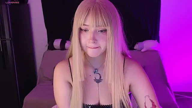 KuroChan420 online show from 03.20.25