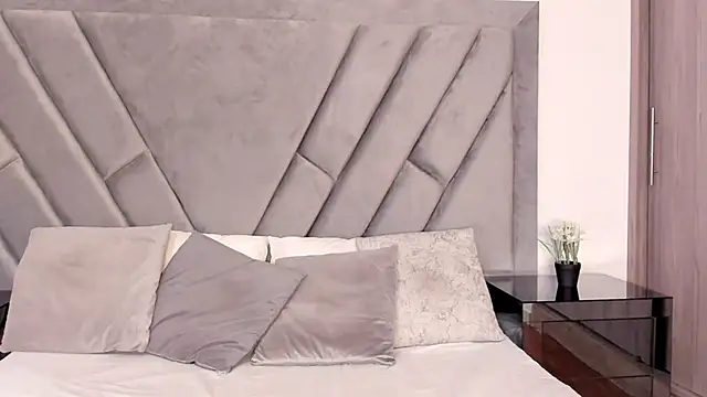 Snapshot of Emma_jonness chatting on 02.13.25 Emma jonness online show from 02.13.25