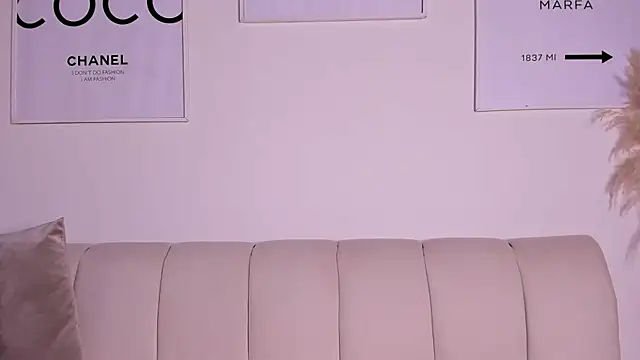 Snapshot of Emma_jonness chatting on 03.08.25 Emma jonness online show from 03.08.25