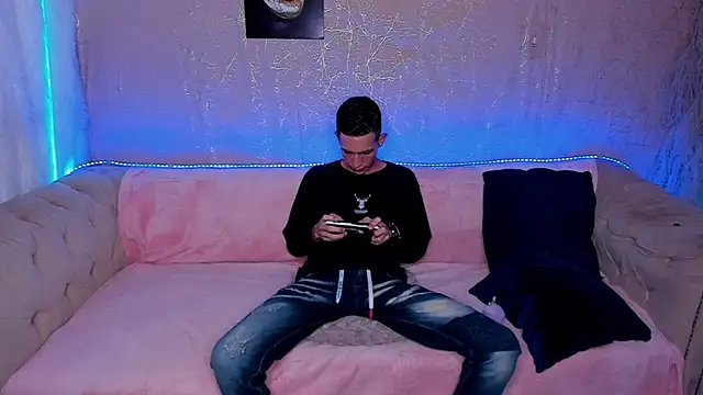 Snapshot of Shyfantasies chatting on 09.18.25 Shyfantasies online show from 09.18.25