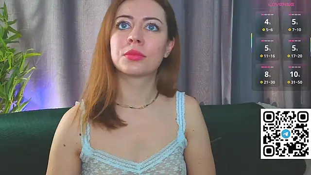 Snapshot of GirlfriendNina chatting on 06.27.26 GirlfriendNina online show from 06.27.26