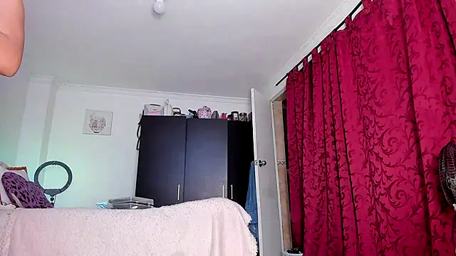 Snapshot of AlondraDiossa03 chatting on 12.17.24 AlondraDiossa03 online show from 12.17.24