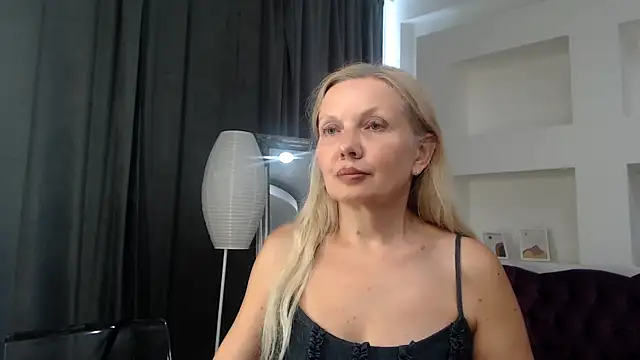 Snapshot of Abby_Moore_ chatting on 07.04.26 Abby Moore online show from 07.04.26