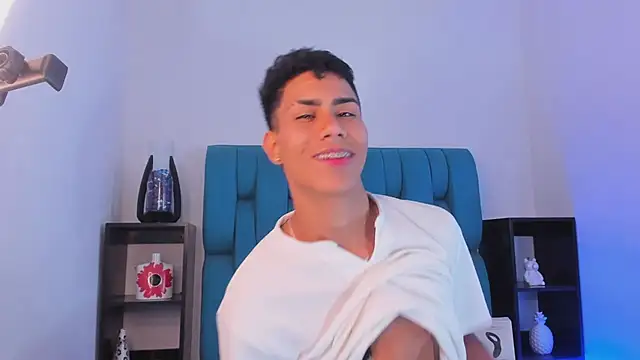 Snapshot of AlanNaughty chatting on 12.22.24 AlanNaughty online show from 12.22.24