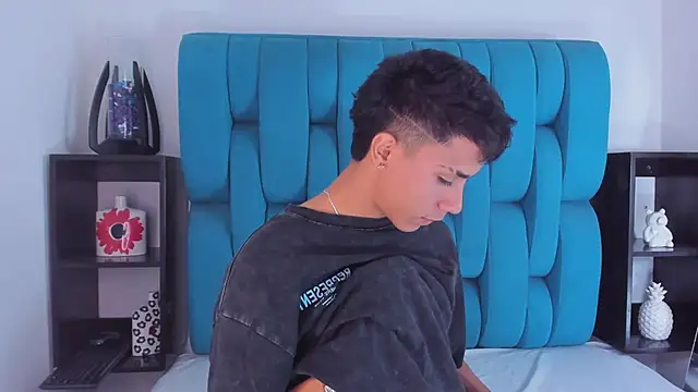 Snapshot of AlanNaughty chatting on 01.04.25 AlanNaughty online show from 01.04.25