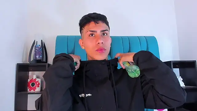 Snapshot of AlanNaughty chatting on 01.17.25 AlanNaughty online show from 01.17.25