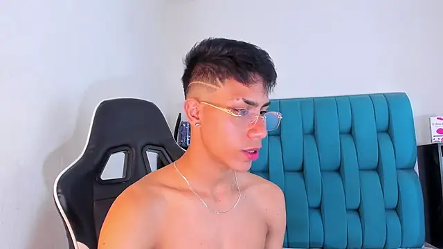 Snapshot of AlanNaughty chatting on 01.26.25 AlanNaughty online show from 01.26.25