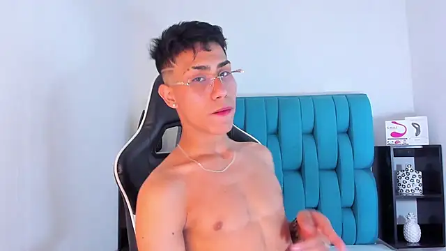 Snapshot of AlanNaughty chatting on 01.26.25 AlanNaughty online show from 01.26.25