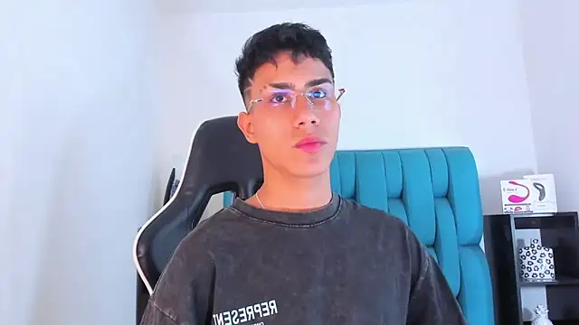 Snapshot of AlanNaughty chatting on 01.28.25 AlanNaughty online show from 01.28.25